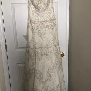 NWT Demetrios Strapless Wedding Gown